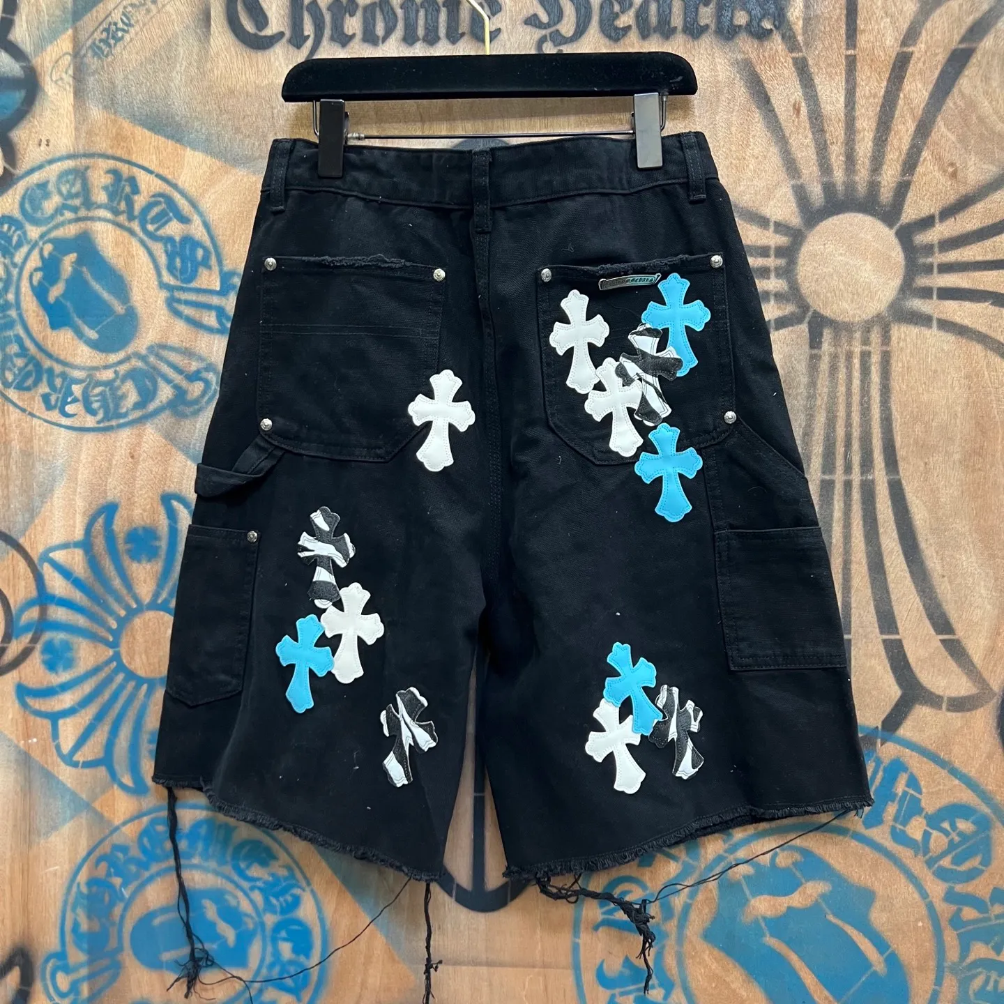 P520 chrome hearts limited series new city limited jeans Chrome Hearts city limited denim shorts vintage levis American made 501 505 517 base version remake Levis American made 501 base version imported sheepskin 925 silver remake Customers provide waist and pants length or height and weight. The studio will select the most suitable base version for you to remake. There are many people doing remakes in the market. Don’t belittle or comment. The difference is visible to the naked eye. See and compare for yourself #CHROME HEARTS Unisex style